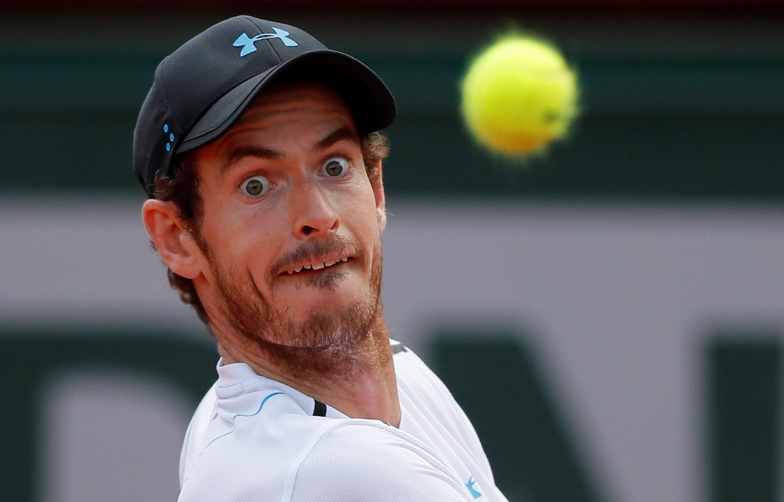 Britânico Andy Murray disputa partida contra o suíço Stan Wawrinka, durante torneio de Roland Garros, em Paris