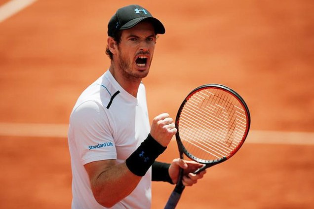 O tenista britânico Andy Murray, número um do mundo, derrotou o russo Karen Khachanov por 6-3, 6-4 e 6-4 e chegou às quartas de final de Roland Garros - 05/06/2017