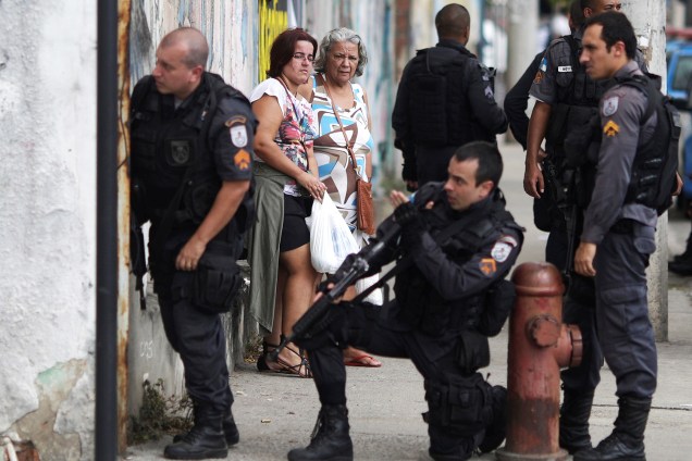 Policia entra em confronto com traficantes no Complexo da Penha, na zona norte do Rio de Janeiro - 20/06/2017