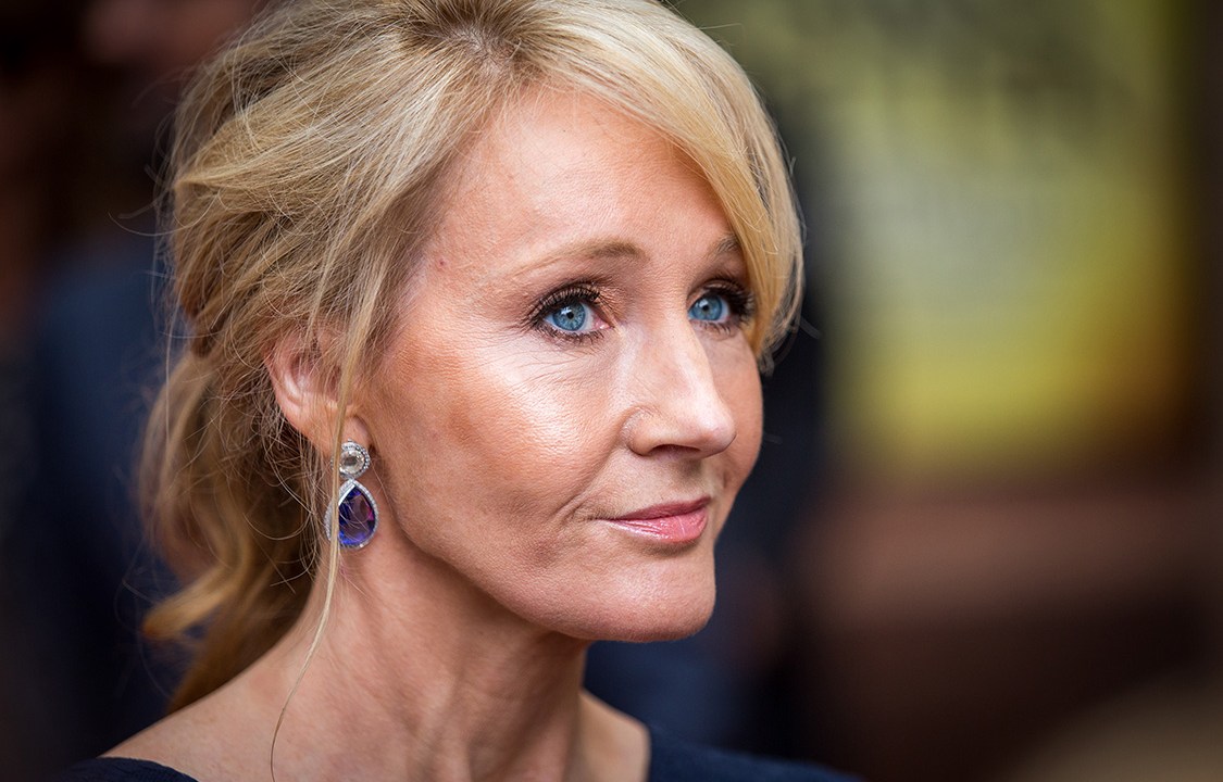 JK Rowling, durante coletiva de imprensa em Londres