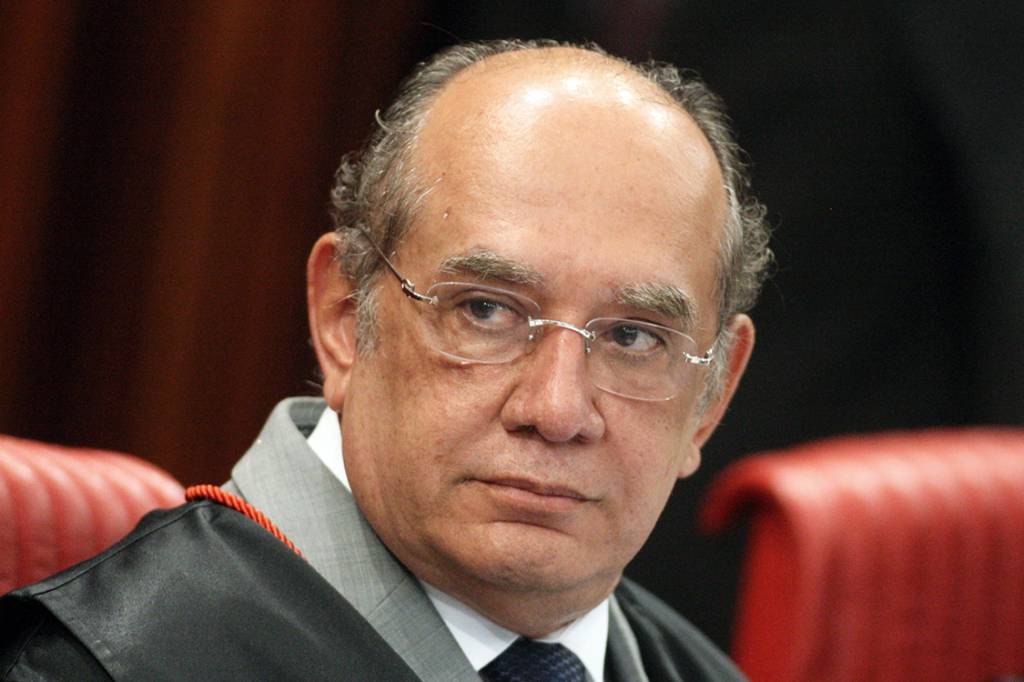 Ministro Gilmar Mendes preside sessão de julgamento no Tribunal Superior Eleitoral
