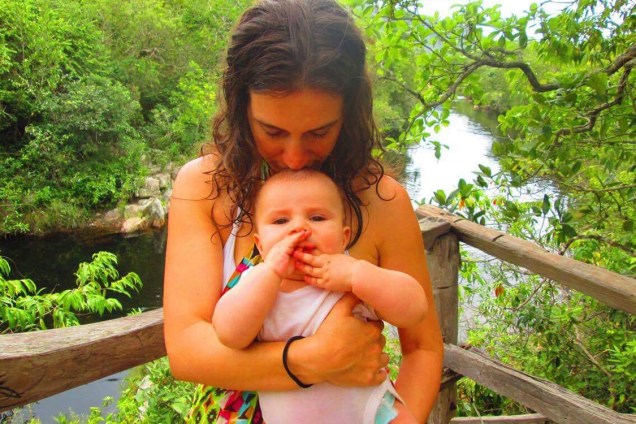 <span>A terapeuta floral Julia Pá, de 32 anos, decidiu encapsular a placenta após o parto do primeiro filho, Estevão, que está com dez meses</span>