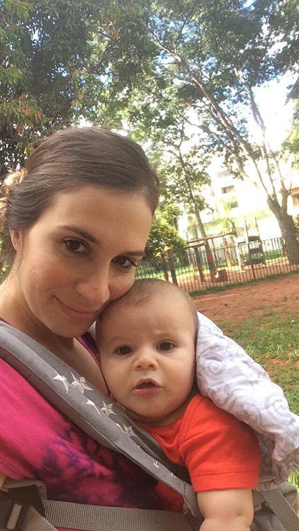 <span>A terapeuta floral Julia Pá, de 32 anos, decidiu encapsular a placenta após o parto do primeiro filho, Estevão, que está com dez meses</span>