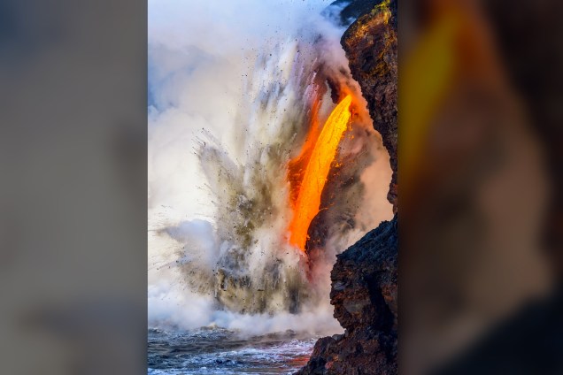 Paisagem, Oceano e Flora - O fotógrafo Jon Cornforth, foi ao Parque Nacional dos Vulcões do Havaí registrar a beleza das erupções vulcânicas