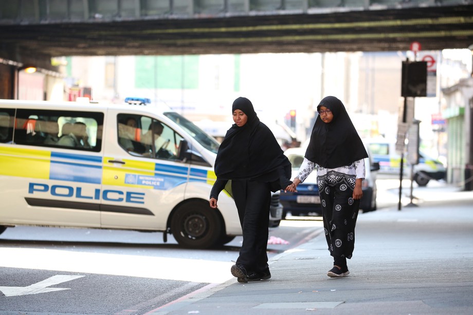 Uma pessoa morreu e dez ficaram feridas no ataque a muçulmanos em frente a uma mesquita, em Finsbury Park (Londres) - 19/06/2017