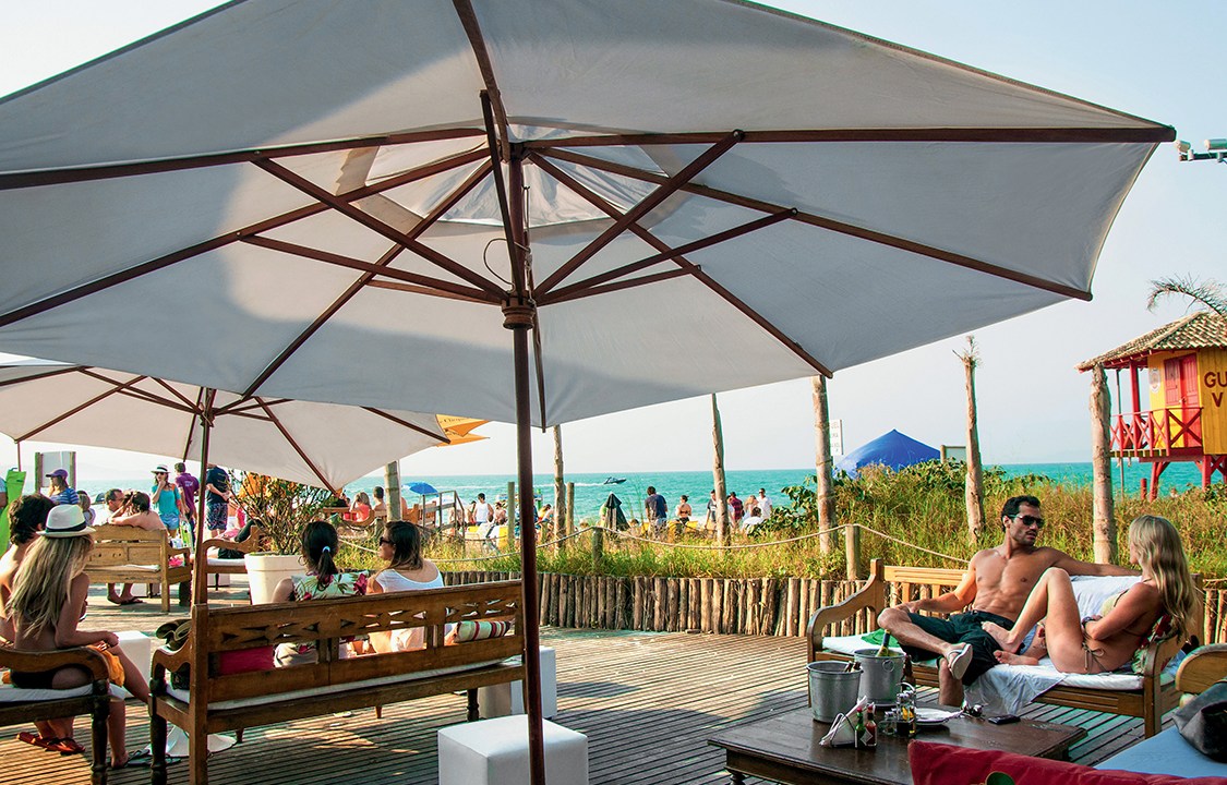 Lounge do Beach Club Taiko, na Praia de Jurerê Internacional, em Florianópolis, Santa Catarina