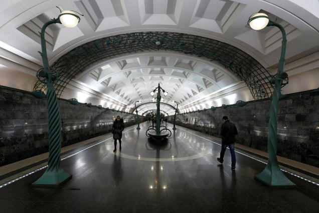 Vista geral da luxuosa estação de metrô Slavyansky Bulvar em Moscou, na Rússia