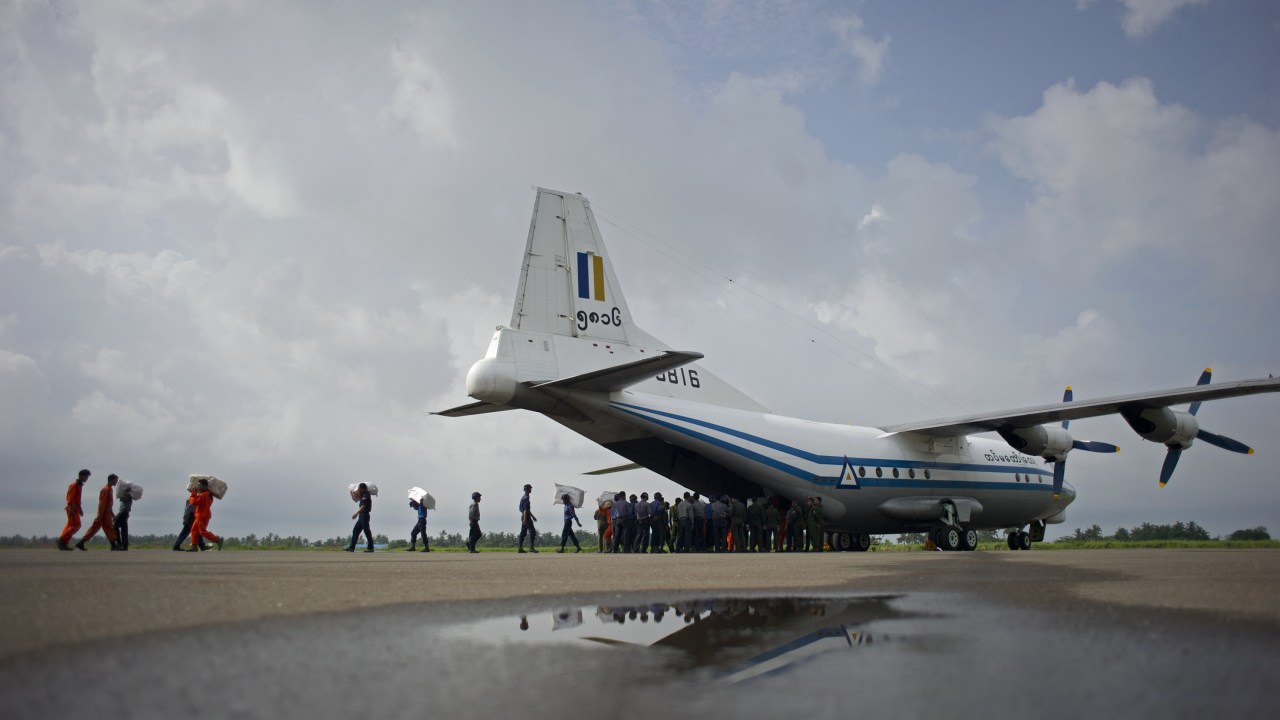 Aeronave desaparece em Mianmar