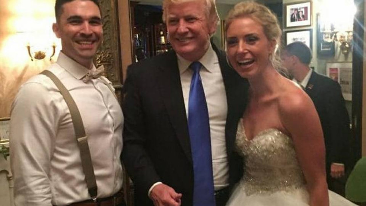 Trump aparece em casamento