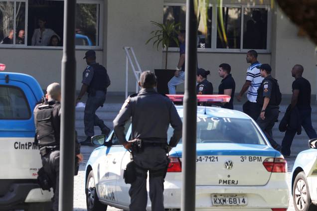 Movimentação na Cidade da Polícia, no Jacaré, na zona norte do Rio de Janeiro. A Operação Calabar denunciou à Justiça 96 policiais do 7º Batalhão de Polícia Militar (São Gonçalo) e outros 71 traficantes da região, informou o MP-RJ em nota. - 29/06/2017 Movimentação na Cidade da Polícia, no Jacaré, na zona norte do Rio de Janeiro. A Operação Calabar denunciou à Justiça 96 policiais do 7º Batalhão de Polícia Militar (São Gonçalo) e outros 71 traficantes da região, informou o MP-RJ em nota. - 29/06/2017