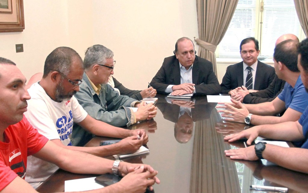 Governador Pezão reunido com representantes de servidores do Rio de Janeiro