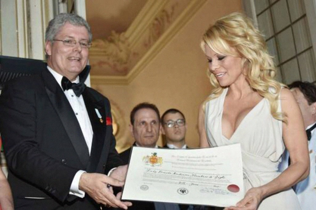 Príncipe Stefan, de Montenegro, e a atriz Pamela Anderson