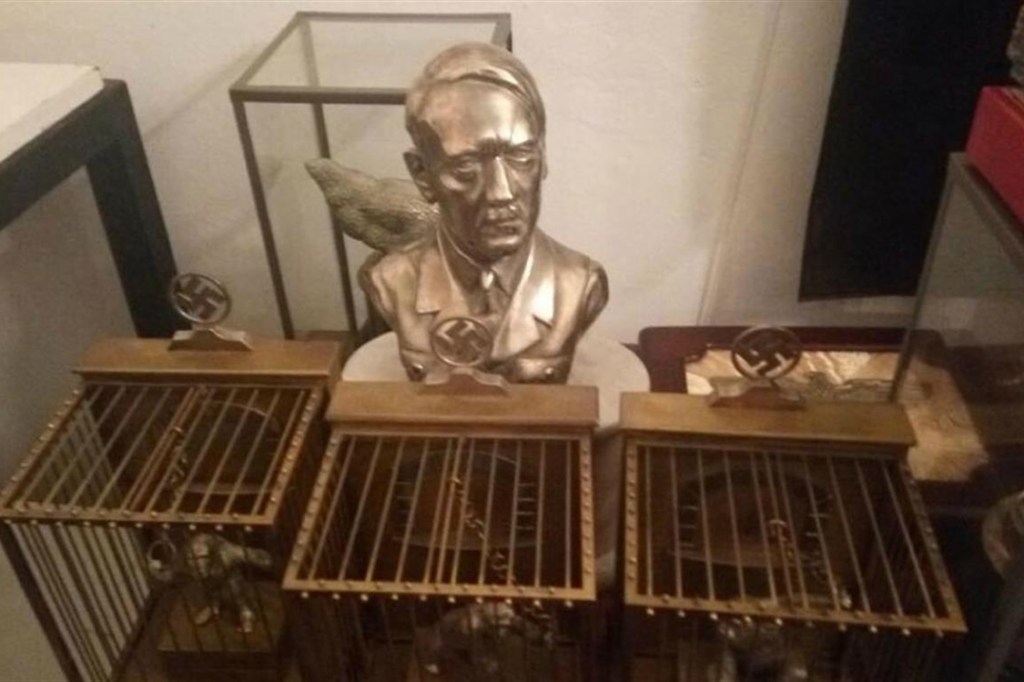 Polícia recolhe artefatos históricos após assalto em Buenos Aires, na Argentina