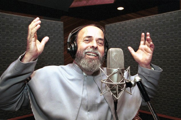 Padre Antonio Maria, durante gravação em estúdio