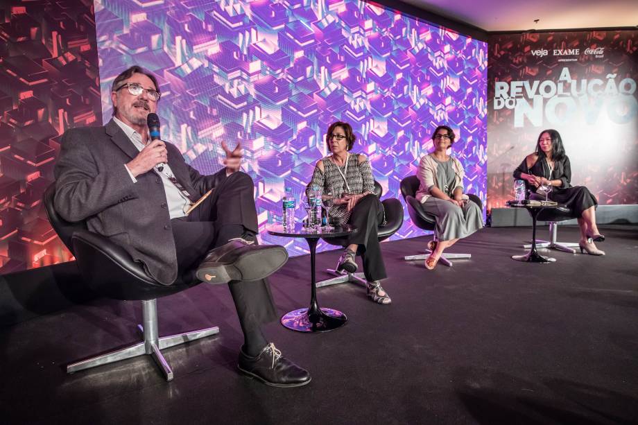 Caio Magri, presidente do Instituto Ethos, Denise Chaer, fundadora do Novos Urbanos Laboratório de Inovação Social, Celia Cruz, do Instituto da Cidadania Empresarial, e Thais Oyama, redatora chefe de Veja, no Fórum A Revolução do Novo: A Transformação do Mundo