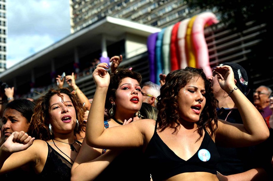 21ª edição da Parada do Orgulho LGBT de São Paulo reúne a comunidade LGBT e simpatizantes da causa na Avenida Paulista - 18/06/2017
