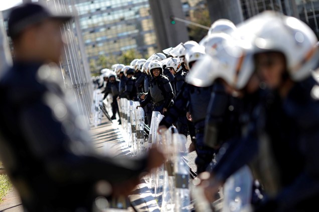 Forças militares reforçam segurança no Congresso Nacional devido a protestos contra as reformas do governo Temer, em Brasília - 30/06/2017