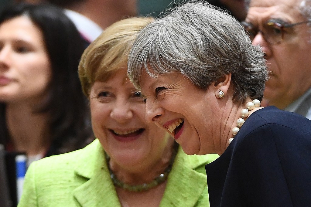 Theresa May e Angela Merkel na Bélgica - 22/06/2017