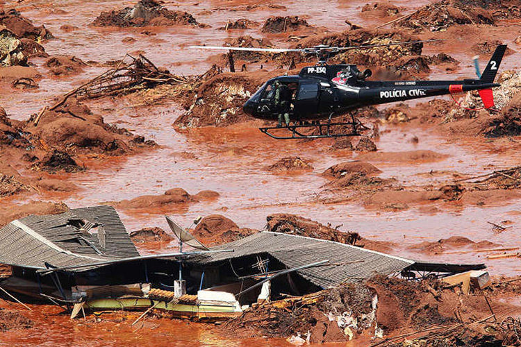 Estragos causados em Bento Rodrigues, distrito de Mariana, em Minas Gerais