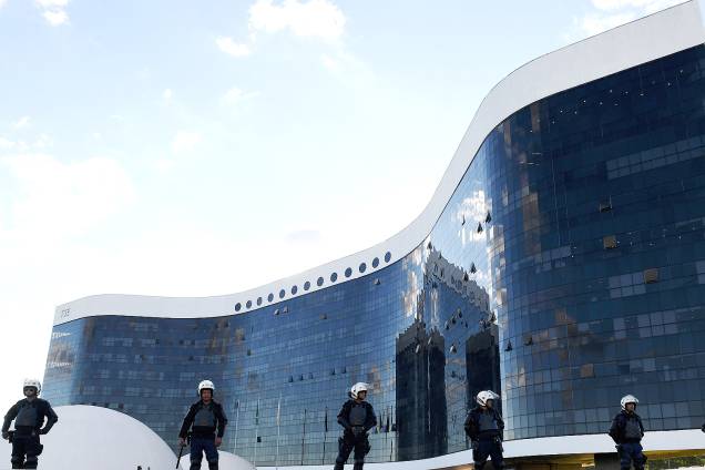 Segurança reforçada no entorno do prédio do Tribunal Superior Eleitoral (TSE), em Brasília, dia do julgamento da chapa Dilma Rousseff-Michel Temer - 06/06/2017