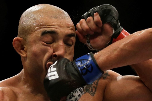 O brasileiro José Aldo perde para Max Holloway no UFC 212, realizado na Jeunesse Arena, em Jacarepaguá, na zona oeste da cidade - 04/06/2017