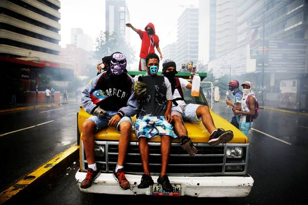 Manifestantes protestam contra Maduro em Caracas, na Venezuela - 29/06/2017 Manifestantes protestam contra Maduro em Caracas, na Venezuela - 29/06/2017