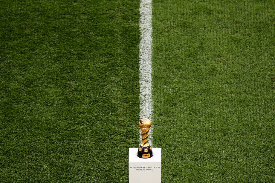 Taça de Campeão é vista antes da partida entre Chile e Alemanha válida pela Final da Copa das Confederações 2017, no Estádio Krestovsky, em São Petersburgo, na Rússia - 02/07/2017