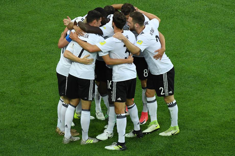 Jogadores da Alemanha comemoram o gol durante a partida contra o Chile válida pela final da Copa das Confederações 2017, realizada no Estádio Krestovsky (Arena Zenit), em São Petersburgo, na Rússia - 02/07/2017