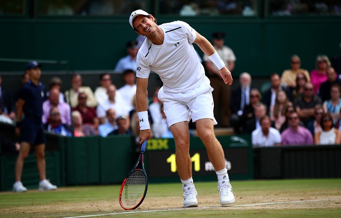 Tenista britânico Andy Murray joga machucado e acaba eliminado de Wimbledon pelo americano Sam Querrey, em Londres