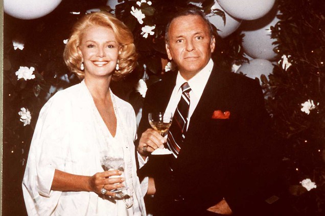Frank Sinatra com sua esposa Barbara Sinatra nos anos 70