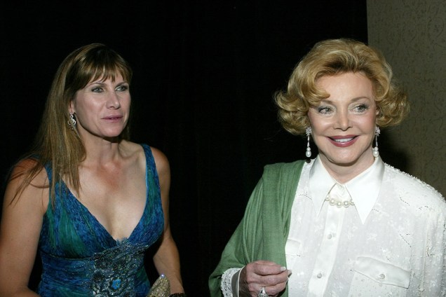 Barbara Sinatra com a deputada Mary Bono, em 2005