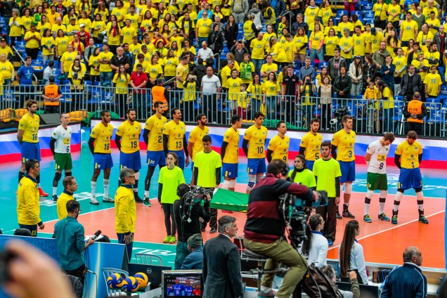 Partida entre Brasil e Rússia, válida pela fase final da Liga Mundial de Vôlei, realizada na Arena da Baixada, em Curitiba, nesta quinta-feira (6).