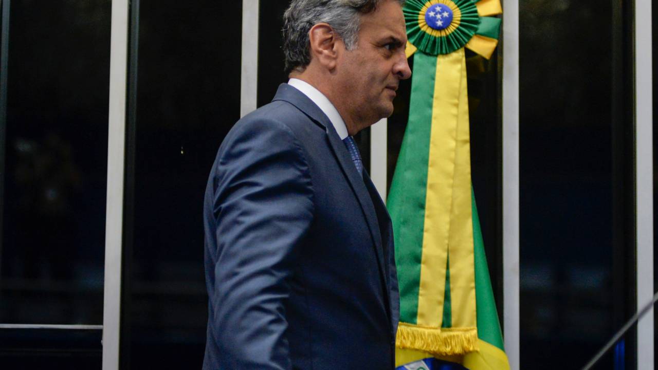 Aécio Neves retorna ao Senado