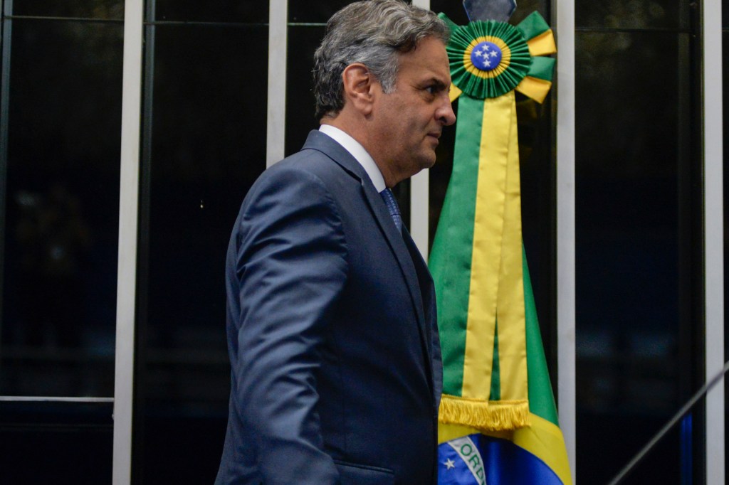 Aécio Neves retorna ao Senado