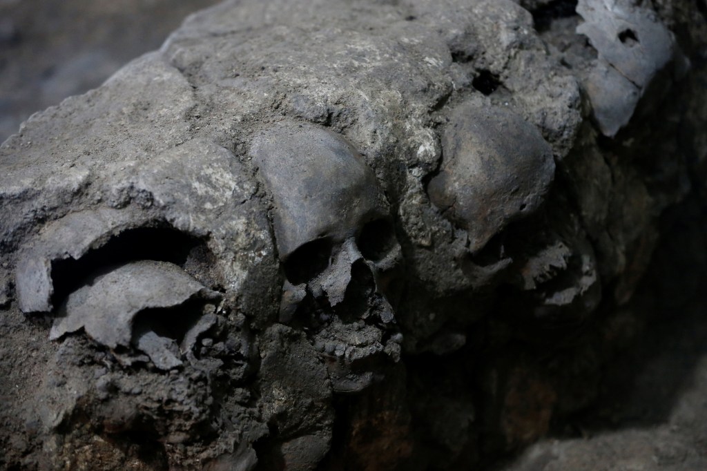 Crânios descobertos na Cidade do México