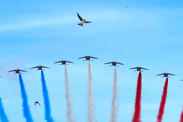 Força aérea francesa faz voo durante comemorações do Dia da Bastilha em Paris, na França - 14/07/2017