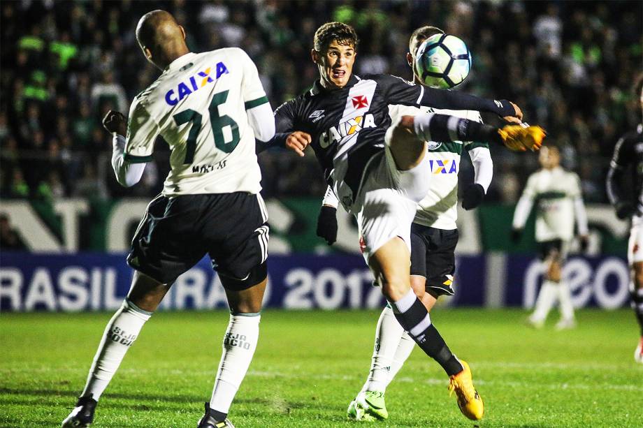 O jogador Mateus Vital do Vasco durante a partida entre Coritiba PR e Vasco RJ, válida pela Série A do Campeonato Brasileiro 2017, no Estádio Couto Pereira em Curitiba (PR) - 02/07/2017
