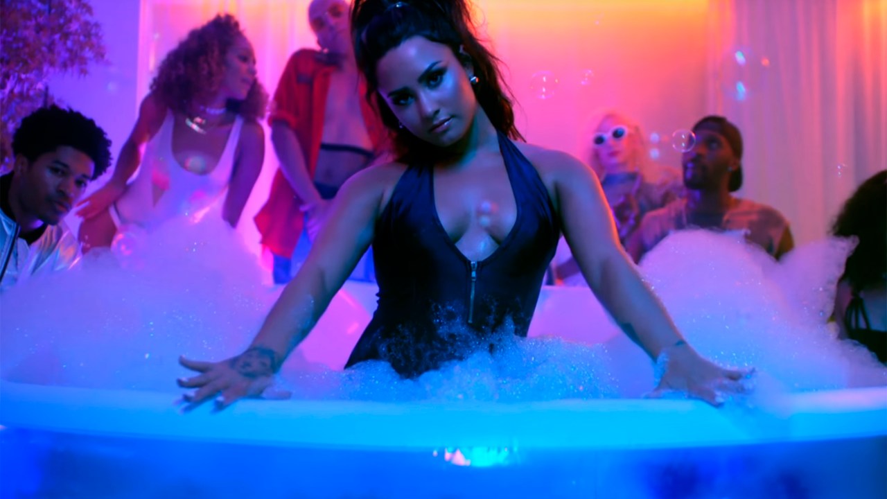 Demi Lovato no clipe de 'Sorry Not Sorry'