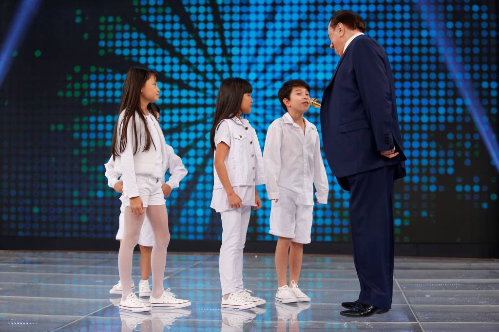 Raul Gil é acusado de racismo por mandar asiático ‘abrir o olho’