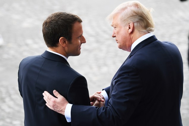 Os presidentes Donald Trump (EUA) e Emmanuel Macron (França) durante a comemoração do Dia da Bastilha, em Paris - 14/07/2017