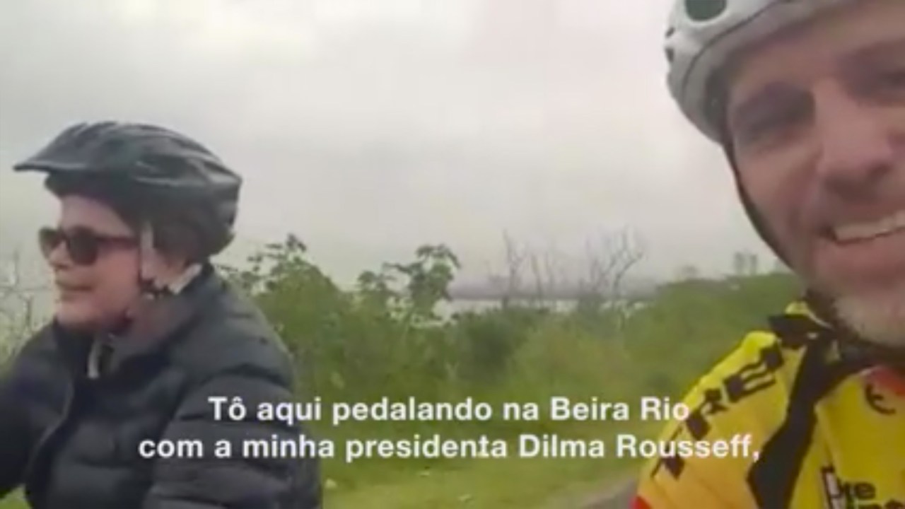 Dilma pedalando com o vereador Marcelo Sgarbossa (PT)