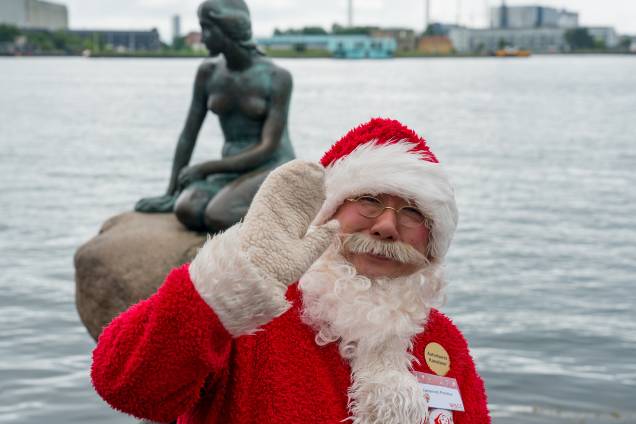 Participante do Congresso Mundial de Papais Noéis, que acontece em Copenhague, na Dinamarca, posa para foto Participante do Congresso Mundial de Papais Noéis, que acontece em Copenhague, na Dinamarca, posa para foto