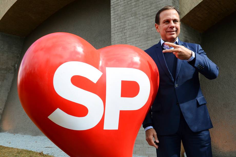 O prefeito de São Paulo, João Doria, entrega obra de revitalização dos Arcos da Rua Jandaia, conhecido popularmente como Arcos do Jânio, no centro da capital. Os arcos, que estavam grafitados, foram restaurados e repintados com a cor original - 03/07/2017