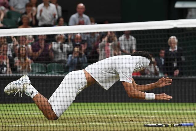 Brasileiro Marcelo Melo comemora vitória na final de Wimbledon contra o austríaco Oliver Marach e o croata Mate Pavic, em Londres