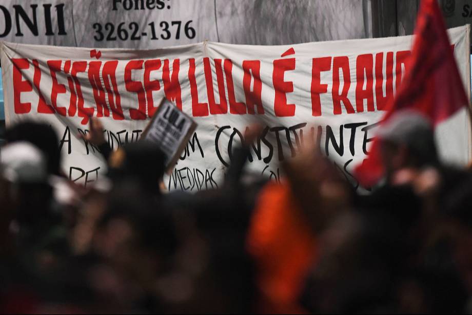 Protesto em apoio ao ex presidente Luiz Inácio Lula da Silva e pela Democracia, na Avenida Paulista, em São Paulo (SP) - 20/07/2017