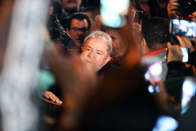 O ex presidente Luiz Inácio Lula da Silva durante protesto pela Democracia, na Avenida Paulista, em São Paulo (SP) - 20/07/2017