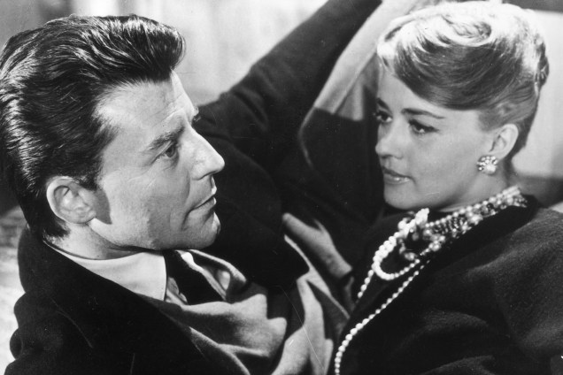 Jeanne Moreau e Gerard Philipe (1922 - 1959) em uma cena do filme 'Ligações Amorosas' (1959)