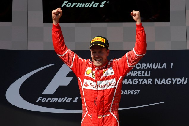 O alemão Sebastian Vettel da Ferrari comemora a vitória no GP da Hungria de Fórmula 1 - 30/07/2017