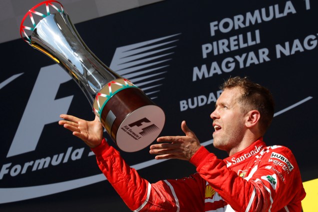 O alemão Sebastian Vettel da Ferrari comemora a vitória no GP da Hungria de Fórmula 1 - 30/07/2017