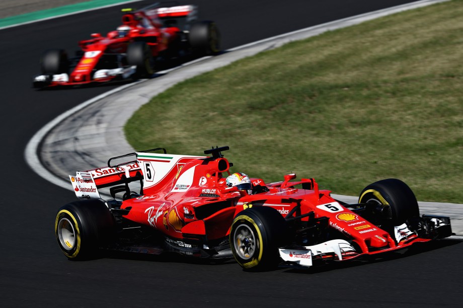 O alemão Sebastian Vettel e o finlandês Kimi Raikkonen da Ferrari fazem dobradinha no GP da Hungria - 30/07/2017